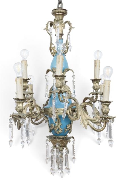 Candelabro a otto luci in bronzo dorato elettrific