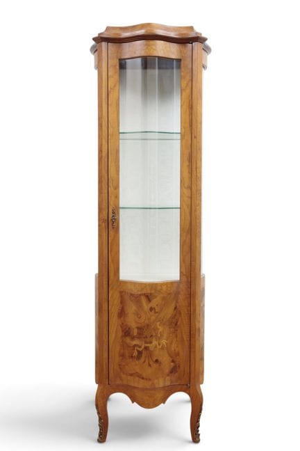 Vitrina de madera de nogal de estilo Luis XV, del 