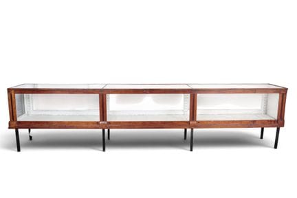 Mostrador de madera de pino teñida de marrón, circ