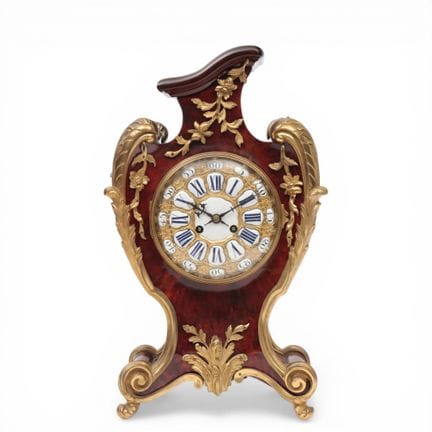 Francia, reloj de manto de caoba con adornos de la