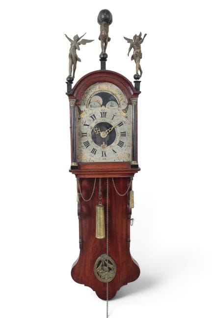 Reloj de cola frisón, del siglo XIX, con esfera pi
