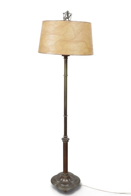 Lampada da terra in ottone, con stemma araldico e 