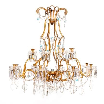 Lampadario in ottone dorato a sedici luci, con un 