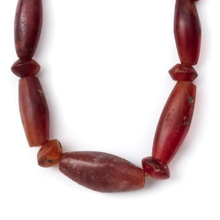 Siria, dos collares, aprox. primer milenio a. C.; 