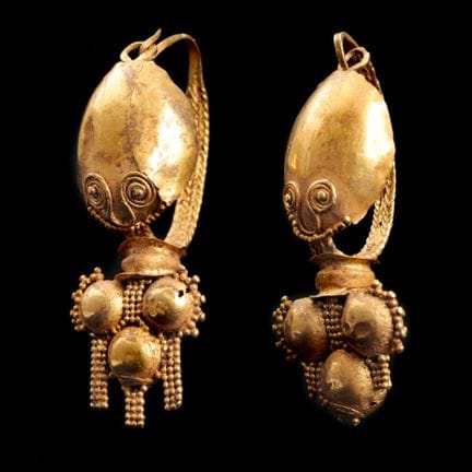 Paire de boucles d’oreilles romaines en or en form
