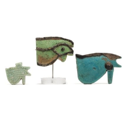 Egitto, tre amuleti Udjad in faience, VI-III secol