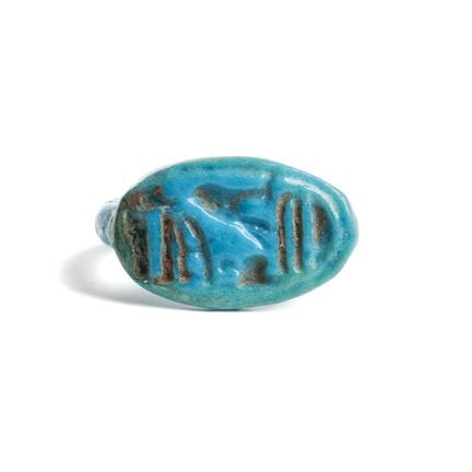 Egitto, anello in faience blu con geroglifico di H