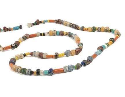Egitto, collana di perline in vetro e maiolica, Pe