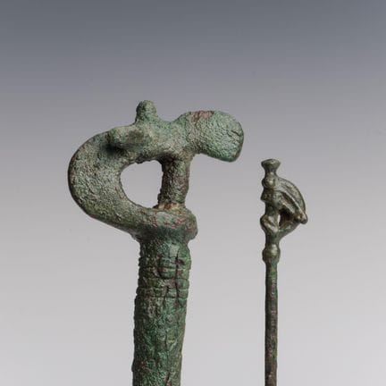 Syrie-Perse, deux épingles à vêtements en bronze, 