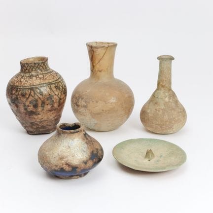 Persia, un piatto in terracotta turchese, un picco