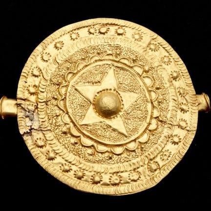 Colgante circular griego de oro, de los siglos VII