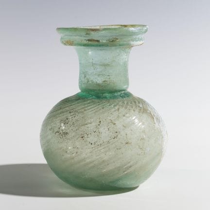 Fiaschetta romana in vetro verde, risalente all’in