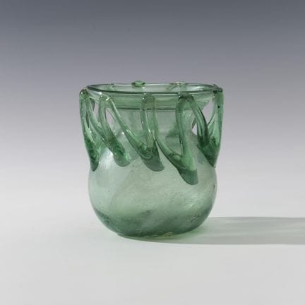 Vaso romano in vetro verde traslucido, III-IV seco