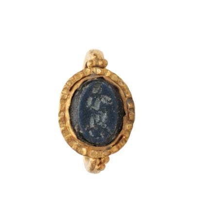 Bague romaine en or sertie d'une pierre taillée bl