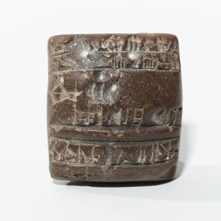 Una tablilla de arcilla con escritura cuneiforme, 