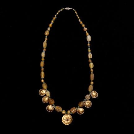Un magnifique collier romain, Ier-IIe siècle ; com