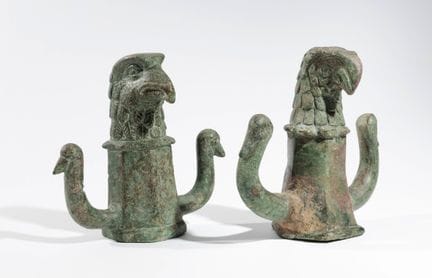 Dos guías de riendas romanas de bronce, aproximada