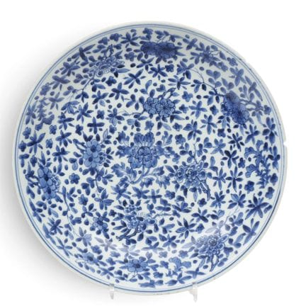 Chine, plat en porcelaine bleue et blanche, XVIIIe