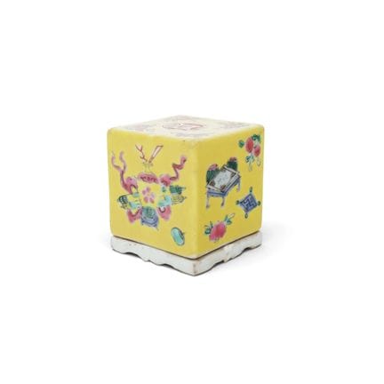 Chine, petit encensoir en porcelaine « famille ros