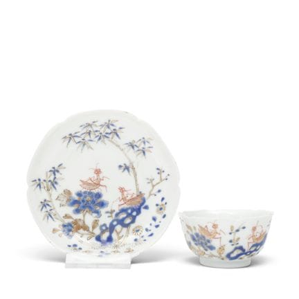 Chine, tasse et soucoupe en porcelaine d'Imari, pé