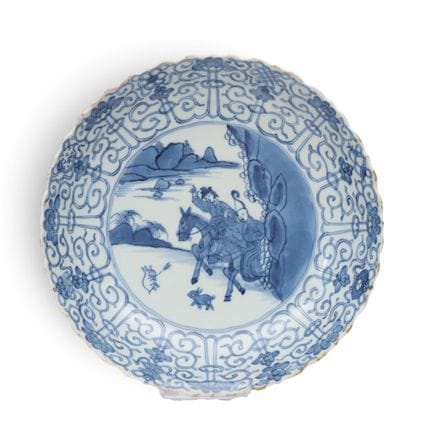 China, un plato de porcelana azul y blanca con la 