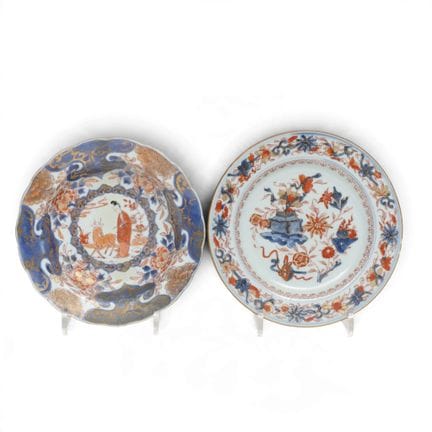 China, zwei Imari-Porzellanteller, 18. Jahrhundert