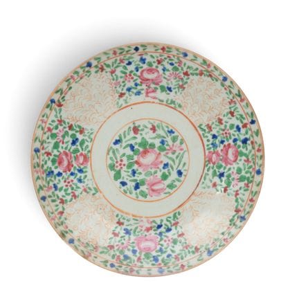 China, eine Porzellanschale aus der „Famille rose“