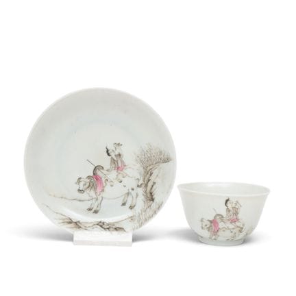 China, eine mit Grisaille-Rosa verzierte Porzellan