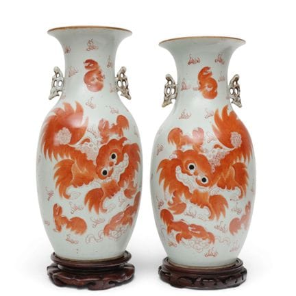 Chine, paire de vases en porcelaine peints en roug