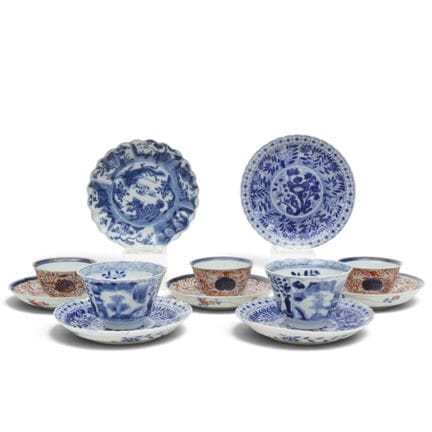 Chine, ensemble de tasses et soucoupes en porcelai