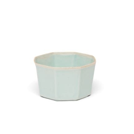 China, an octagonal bowl with a "claire de lune" g