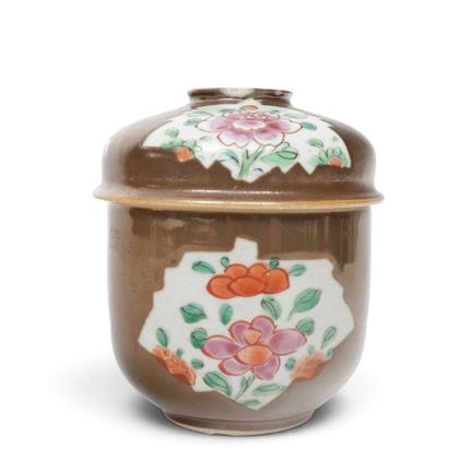 Chine, pot en porcelaine « famille rose » de coule