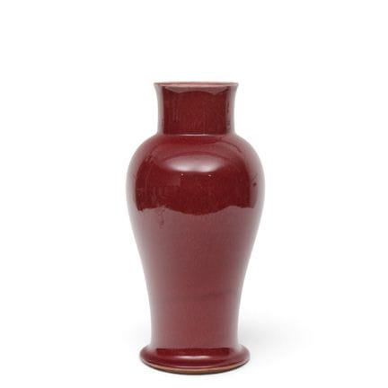 China, eine kupferrot glasierte Balustervase, 19. 