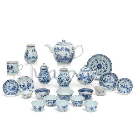 China, eine Sammlung aus blau-weißem Porzellan, ha