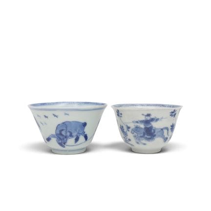 China, dos tazas de porcelana azul y blanca, perío