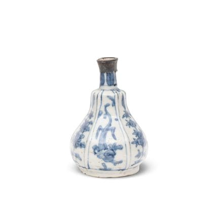 China, eine blau-weiße Vase aus „Kraak-Porzellan“,