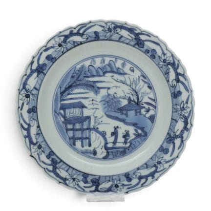 Chine, assiette en « porcelaine craquelée » bleue 
