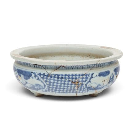 China, a blue-and-white porcelain censer, 19th cen
