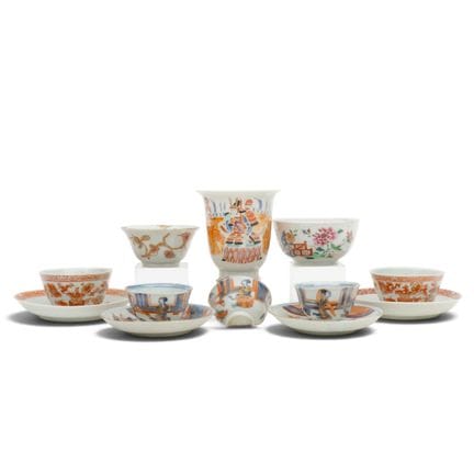 Chine, ensemble de tasses et soucoupes en porcelai