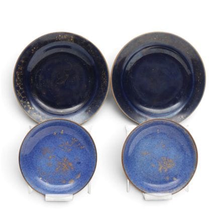 China, zwei Paare puderblauer und vergoldeter Porz