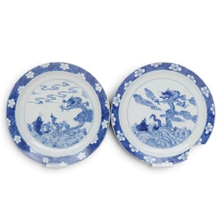 Chine, paire d'assiettes en porcelaine bleue et bl