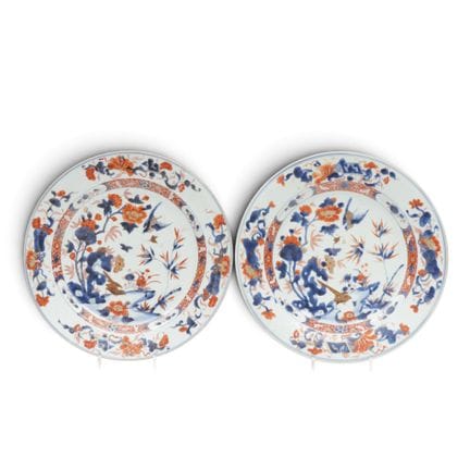 China, un par de platos de porcelana Imari, siglo 