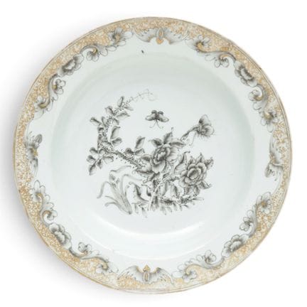 China, ein mit Grisaille- und Goldverzierungen ver