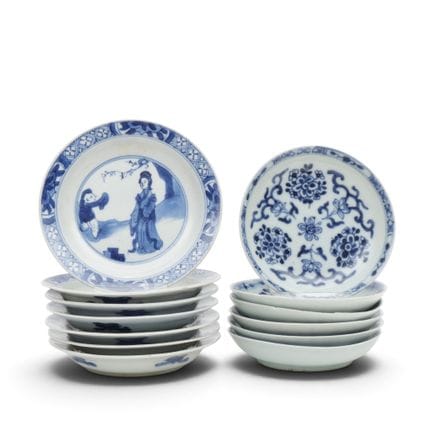 Chine, deux services de soucoupes en porcelaine bl