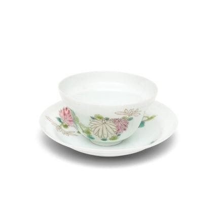 China, eine Tasse und Untertasse aus „Famille-Rose
