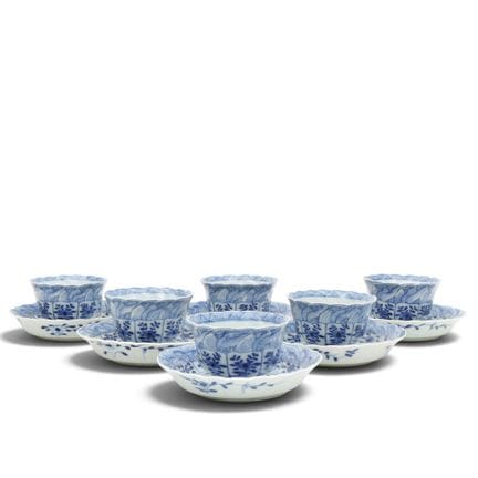 Chine, service de six tasses et soucoupes en porce