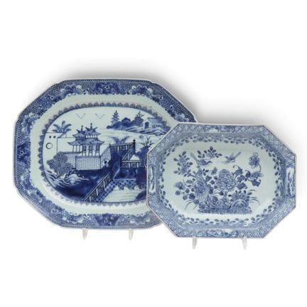 Chine, plat de service en porcelaine bleue et blan