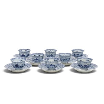 China, ein Set aus acht Tassen und Untertassen aus