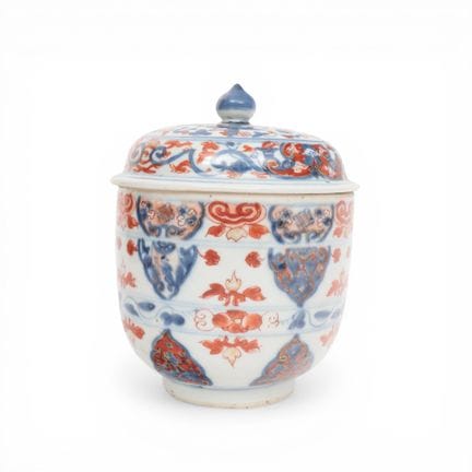 China, an Imari porcelain jar with lid, 18th centu