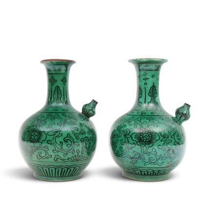 Chine, paire de kendis en porcelaine à fond vert, 